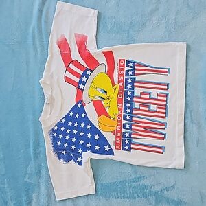 Looney Tunes Vintage Tweety American Flag  Warner Bros Graphic Tshirt